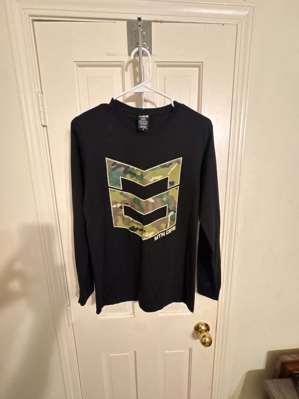 MTN OPS Black Long Sleeve Camo Chevron Graphic T-Shirt